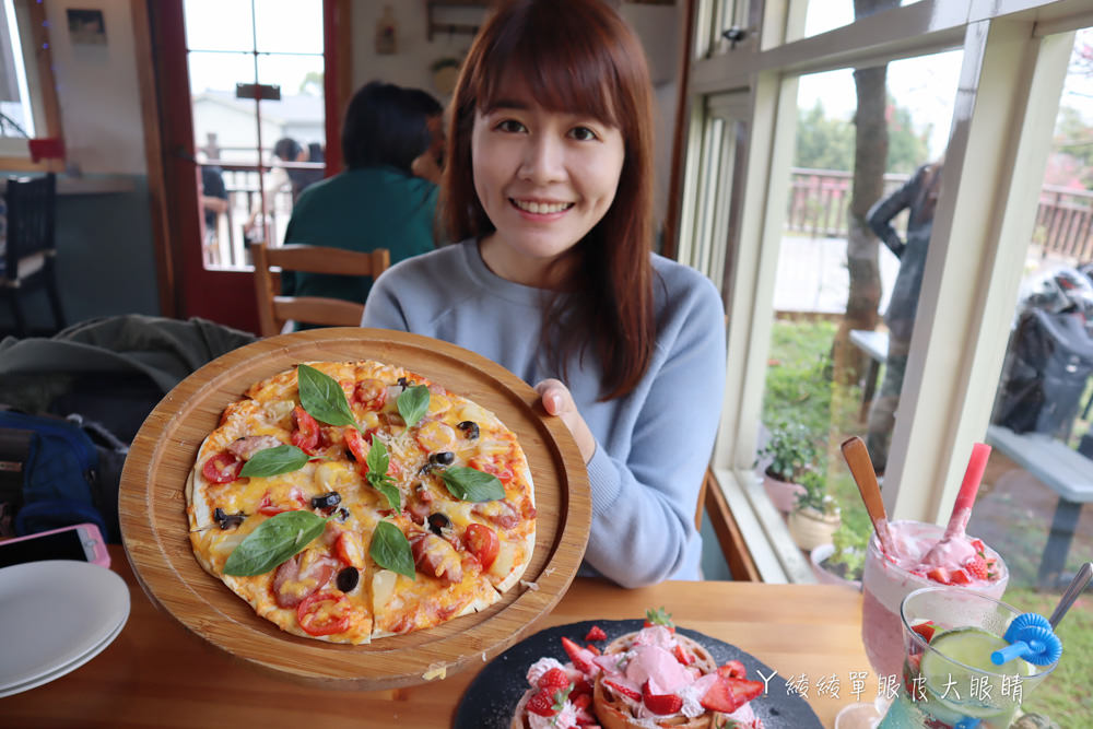 新埔普羅旺斯小木屋餐廳，超夢幻的雨滴蛋糕和草莓飲品，新竹賞櫻景點推薦！