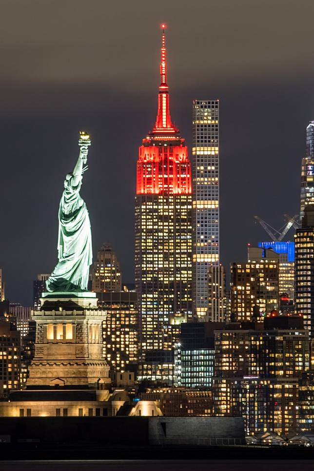 Landmarks worldwide light up in red to welcome Year of the Rat - Xinhua