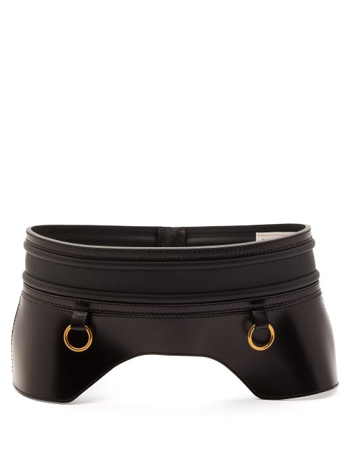 Alexander McQueen - Alexander McQueen's black waist belt was seen throughout the label's Resort 2020