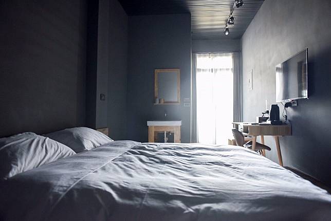 ▲簡單明亮的房間，可以感受到悠閒自在的步調。（圖/鉑鈳民宿）
