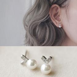 ◎絕美耳環精選|◎|◎品牌:Emi艾迷品牌定位:流行品牌適用性別:女生種類:耳環款式:穿式/針式材質:合金尺寸:無流行元素:水鑽/亮片,串珠,撞色/拼接顏色:銀色系,透明產地:中國,韓國