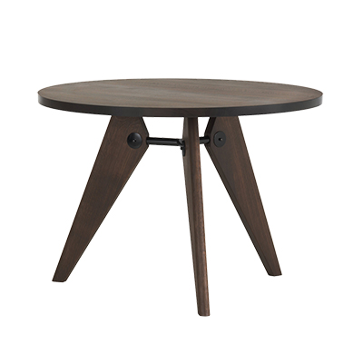 法國建築師 Jean Prouve 自小受到身為教育家的父親影響，在進行設計創作時總是和社會意識有所連結，有利於大眾的實用性是他的優先考量。由於年輕時曾和鐵匠學習金屬工藝，充分掌握了鐵、鋁等金屬材質的