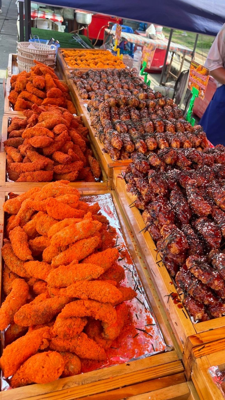 ร้านไก่ทอดหน้าโรงเรียน