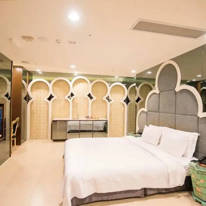 無法出國的日子好想體驗度假風情?來歐悅這間大台北汽車旅館就對了！貼心的在都會區中營造放鬆的峇厘島風情，房內布置露臺、木躺椅、泳池還有綠樹，讓人一看就紓壓，設備十分完整，當作大台北汽車旅館休息或大台北情趣旅館入住一晚泡個舒服的澡，疲憊都一掃而空。