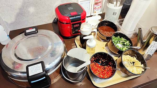 【板橋美食】酷吉火鍋吃到飽-不分平假日時段火鍋吃到飽只要330元，不收服務費，CP值爆高的火鍋吃到飽店