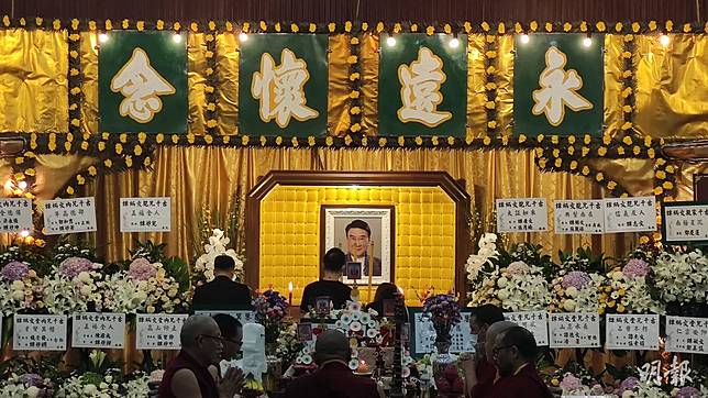 永遠懷念 譚炳文設靈遺照笑容祥和靈堂內外一片花海 明報 Line Today