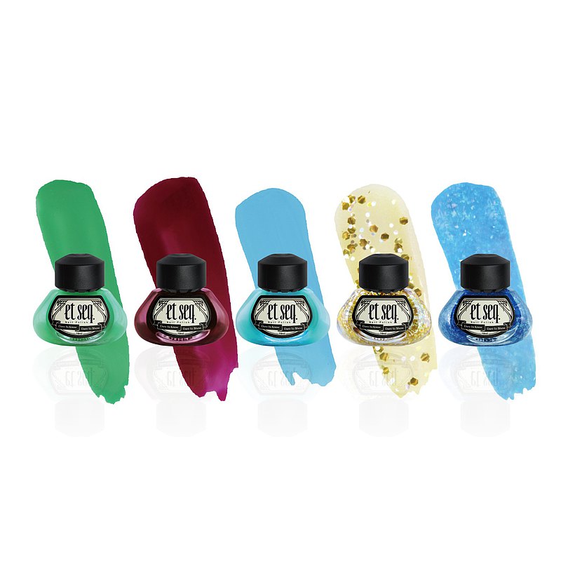彼得潘指彩，搭配羽毛筆造型指彩刷頭，彷如墨水瓶外觀，適合送禮給朋友。et seq. 台灣 MIT 製造羽毛筆指甲油、指彩、墨水瓶造型指甲油品牌推薦。