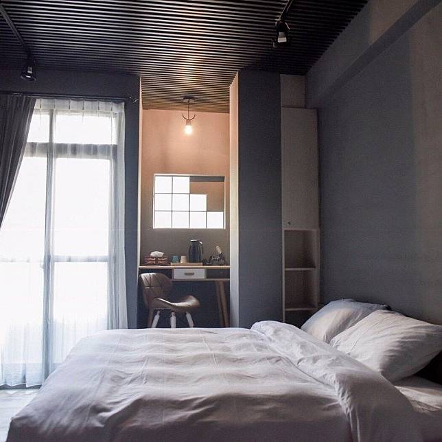 ▲鉑鈳舒適的房間，最適合懶洋洋的躺在床上放空小憩。（圖/鉑鈳民宿）