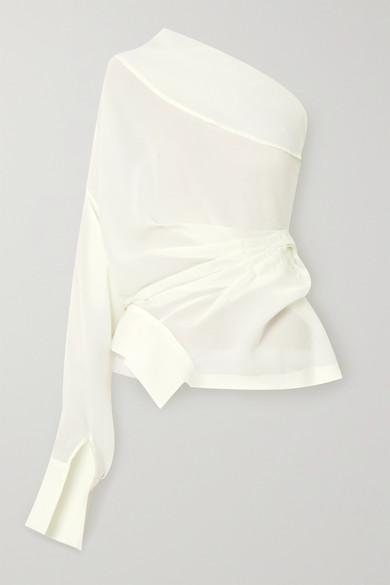 象牙色雪纺绸 - 背面配有半开式纽扣 - 100% 涤纶；纽扣材质：100% 牛角 - 干洗 - 英国制造 - A.W.A.K.E. MODE 创始人 Natalia Alaverdian 擅长将巧妙