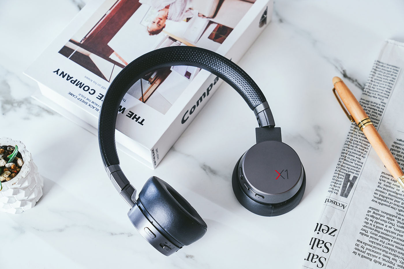 ThinkPad X1 主動式降噪頭戴式耳機，能有效阻隔外界噪音的干擾，讓你全神貫注於工作！