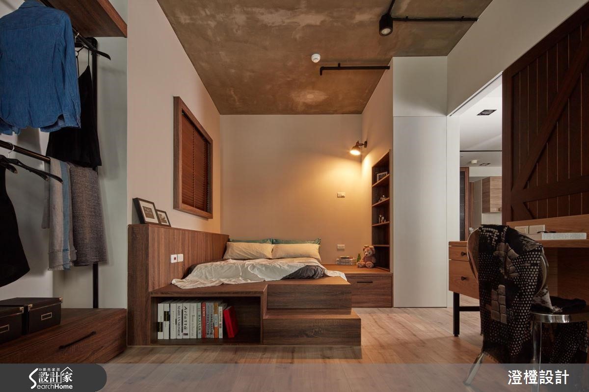 床頭旁些許留白空間，不僅具有床頭櫃功能，更可作為貓咪休憩角落！>>看完整圖庫