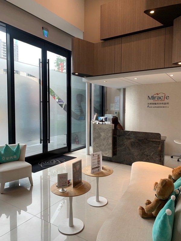 倪倪愛漂亮－『醫美推薦』女星名媛網紅煥然一新蘋果肌玻尿酸預約制安全可靠隱密性高聖地-台中市米秝琪整形外科診所直擊分享