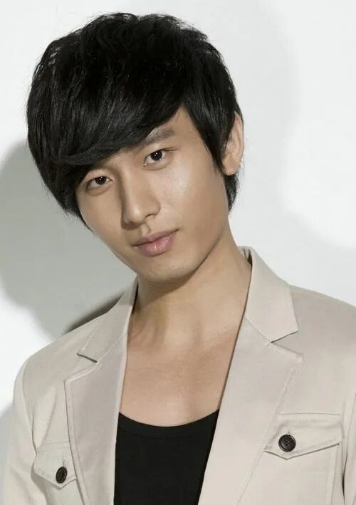 近期爆火男星的青澀舊照！鄧為、成毅風格差異大，陳哲遠、曾舜晞從小顏值就高！