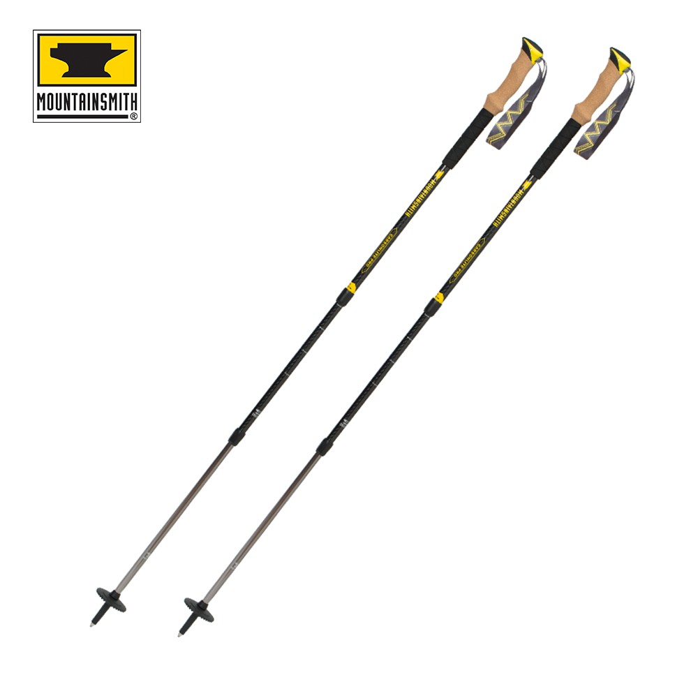 輕量化設計，最適合多天數的登山健行旅程，超輕量碳纖維與航太級7075鋁合金的材質搭配，搭配軟木把手、抗避震系統、可拆卸式擋泥板、可更換式防滑膠套以及高規格優良品質的碳化物杖尖頭，提供最舒適的戶外活動體