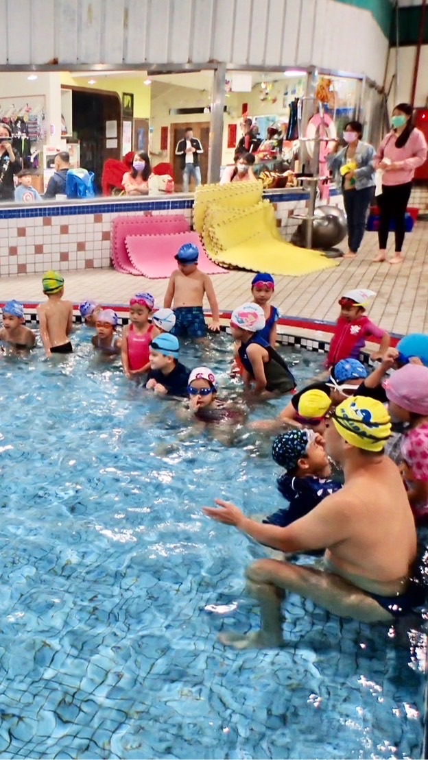 青海假期游泳池Holiday swimming