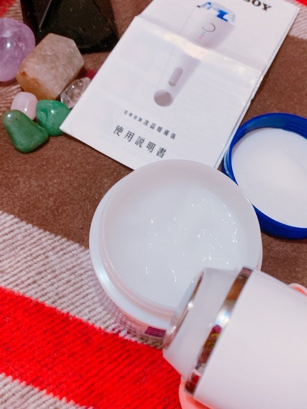 倪倪愛生活－女星網紅貴婦名媛每日肌膚居家SPA保養緊緻秘密武器-ENLight-伊德爾冰敷熱導煥采儀開箱分享