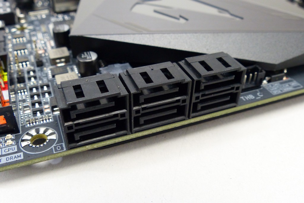 全核 5Ghz 供電散熱強化，GIGABYTE Z390 AORUS MASTER 主機板動手玩