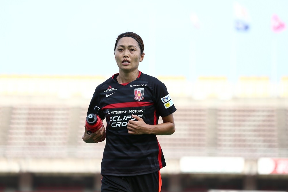 21 22 三菱重工浦和レッズレディース 安藤梢 選手支給 実使用 ハーフジップ トレーニングジャージ 上下セット 10番 非売品 浦和レッズ Glamzone Pk