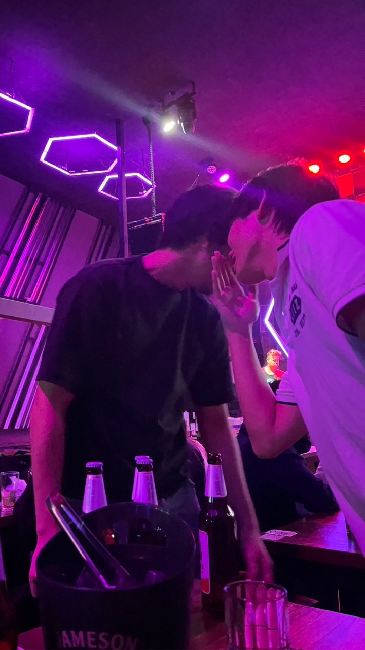 ดื่มบรรทัดทอง