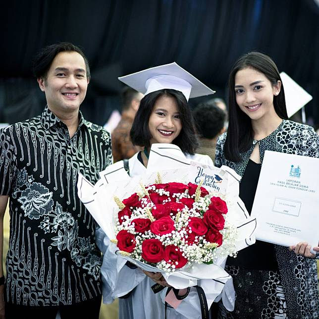 Begini Potret Bahagia 5 Artis Saat Hadiri Wisuda Sekolah Sang Anak