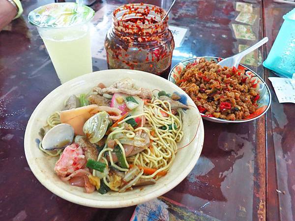 【花蓮美食】佳興冰果店-份量驚人超大碗什錦麵