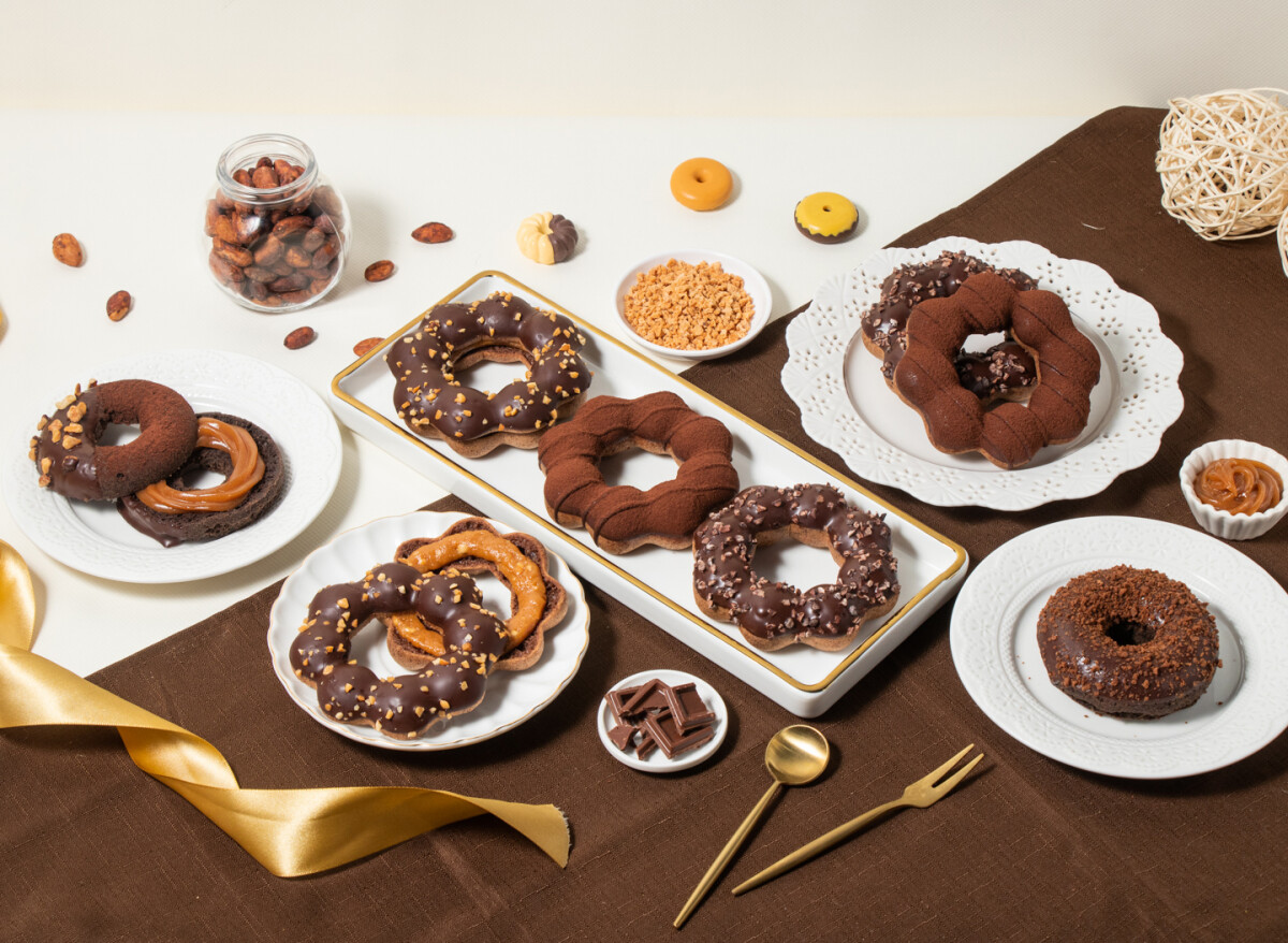 巧克力控開吃！Mister Donut x GODIVA聯名巧克力甜甜圈6款登場，再推優惠、GODIVA頸枕