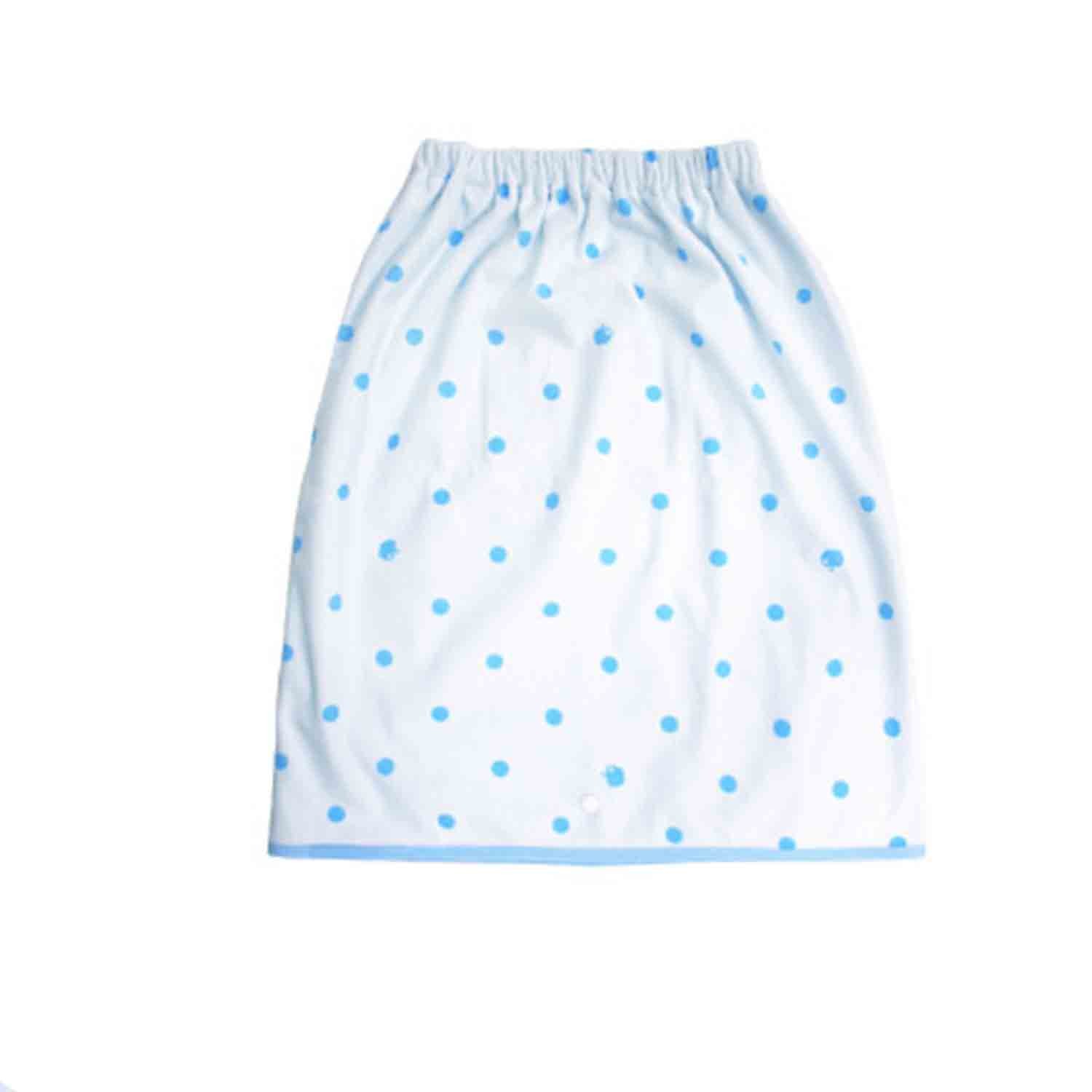 樂天NO.1知名嬰幼寢具大廠【日本 undoudou】。防水睡裙/防踢被》。適合剛戒尿布的孩子使用。滾出床墊也牢牢鎖水;天氣悶熱，小朋友也很難睡得舒服啦～為了避免持續開著電扇冷氣，能夠讓肌膚接觸瞬間感