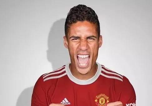 Raphael Varane Resmi Gabung Man United 