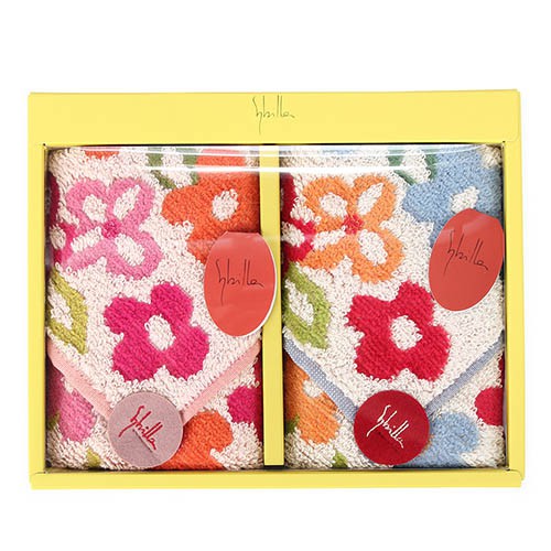 和Vivienne Westwood等時尚大師，設計LV Monogram一百週年慶設計最適合旅行用的Monogram旅行箱。Sybilla在百貨公司以服飾為主要銷售商品，取材自大自然的各類花卉果實等