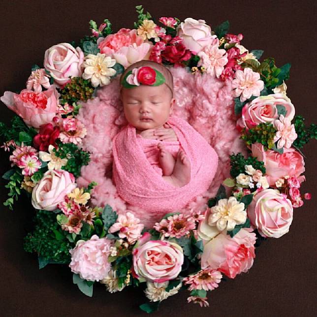 12 Inspirasi Foto Bayi Perempuan Ala Selebriti Indonesia