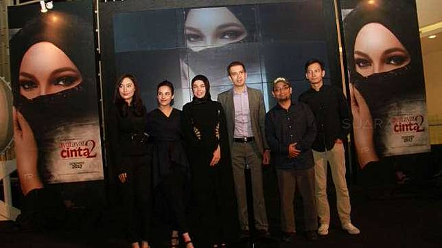 Dianggap Permainkan Cadar, Dewi Sandra Minta Maaf