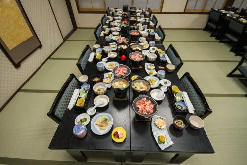 覚えて損はない 和洋フルコースの料理が出る順番と意味