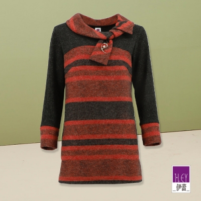 週三新品上市 縲縈混紡磨毛感面料穿著溫暖舒適 不規則扭結領結造型增添設計感 兩側小口袋設計方便實用 附贈鑲鑽珍珠活動胸針點綴細節