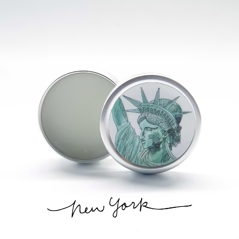 香味：茉莉/鼠尾草+海鹽插畫設計：New York現在的我們瘋速食、迷戀快時尚，資訊只有第一手才有價值，也好，再也不需要為善變感到罪惡。on journey系列旅行，一種探索人生的重要途徑。2018年