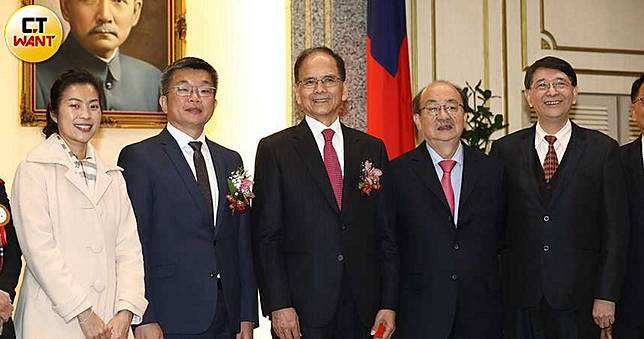 蔡其昌續任副院長　民眾、時力分裂投票