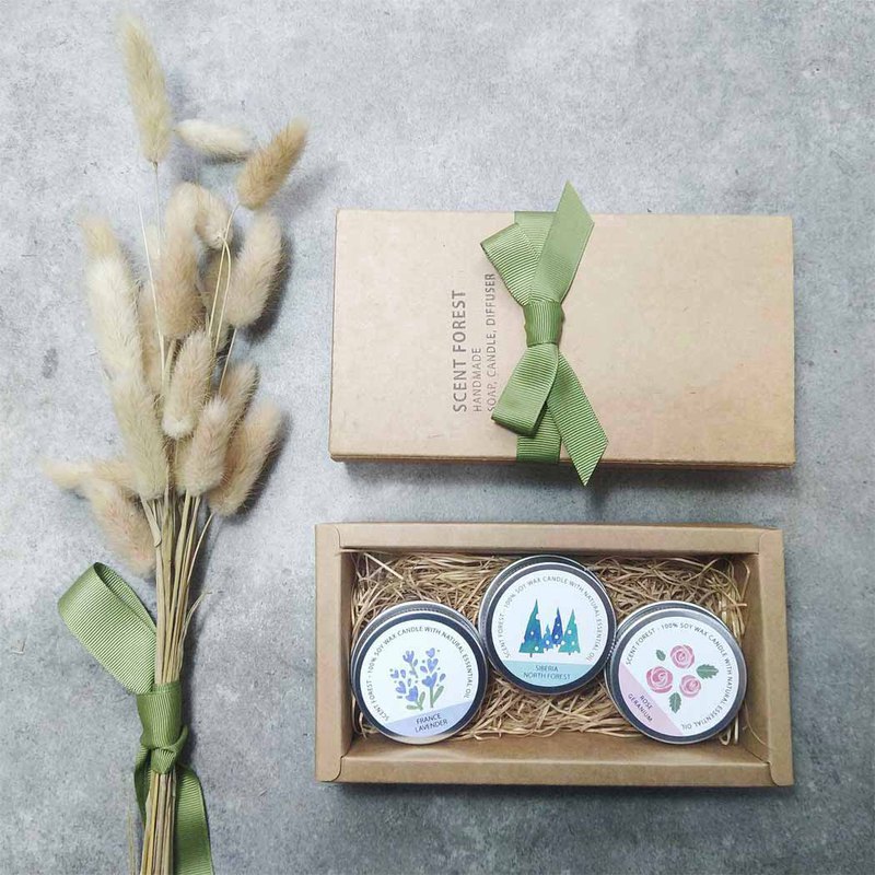 ▋香氛森林 - 天然精油大豆香氛蠟燭 - 香膏小蠟燭 ： 可愛的插圖與好攜帶鐵盒包裝，使用真正的純精油來調香，淡雅的香氣