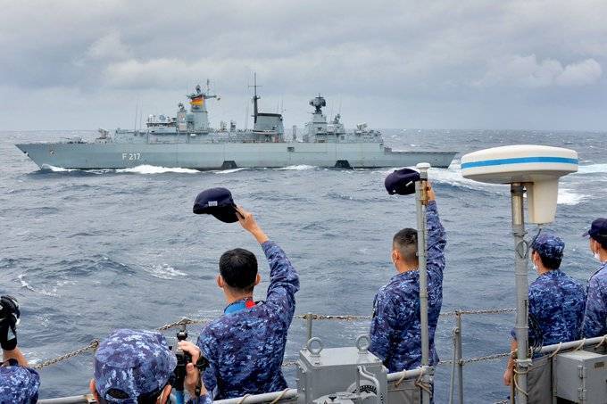 德巡防艦返國前再次與日本海上自衛隊聯合演訓 自由電子報 Line Today