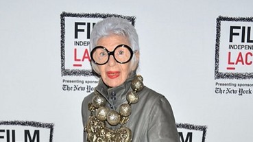 時尚潮嬤 Iris Apfel 再添一句新語錄：「任何年紀都能穿任何衣服！」
