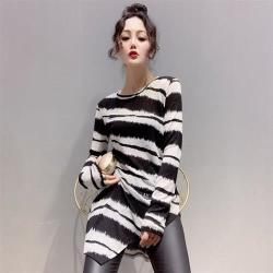 ◎一般出貨時間為3-6天內可發貨|◎如遇缺貨最晚出貨為預計出貨日|◎品牌定位:流行時尚品牌:Dorri款式:造型上衣適穿對象:女生適穿季節:秋冬主材質:聚酯纖維尺寸:M,L,XL,XXL顏色:白色系,