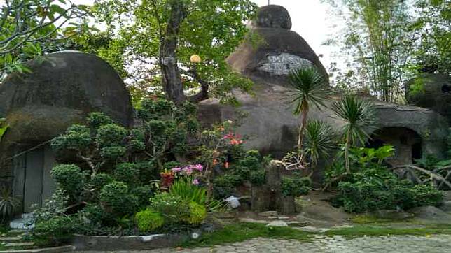 Wisata Religi Masjid Batu Taman Hati Di Cilacap Jawa Tengah