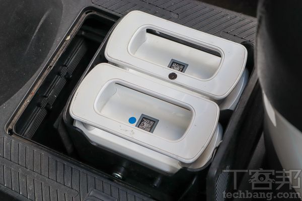 不管是GoShare或是iRent，一旦機車沒電就需要租借者自行到換電站進行更換電池的動作。