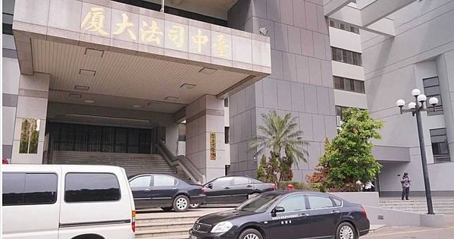 老公見妻子與外遇男親密照片　父親臨終遺囑：「快與媳婦離婚」