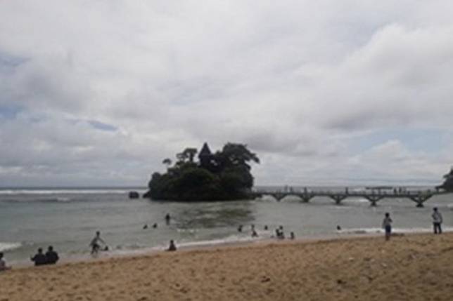 Pantai Balekambang Malang Tanah Lotnya Pulau Jawa Panorlens