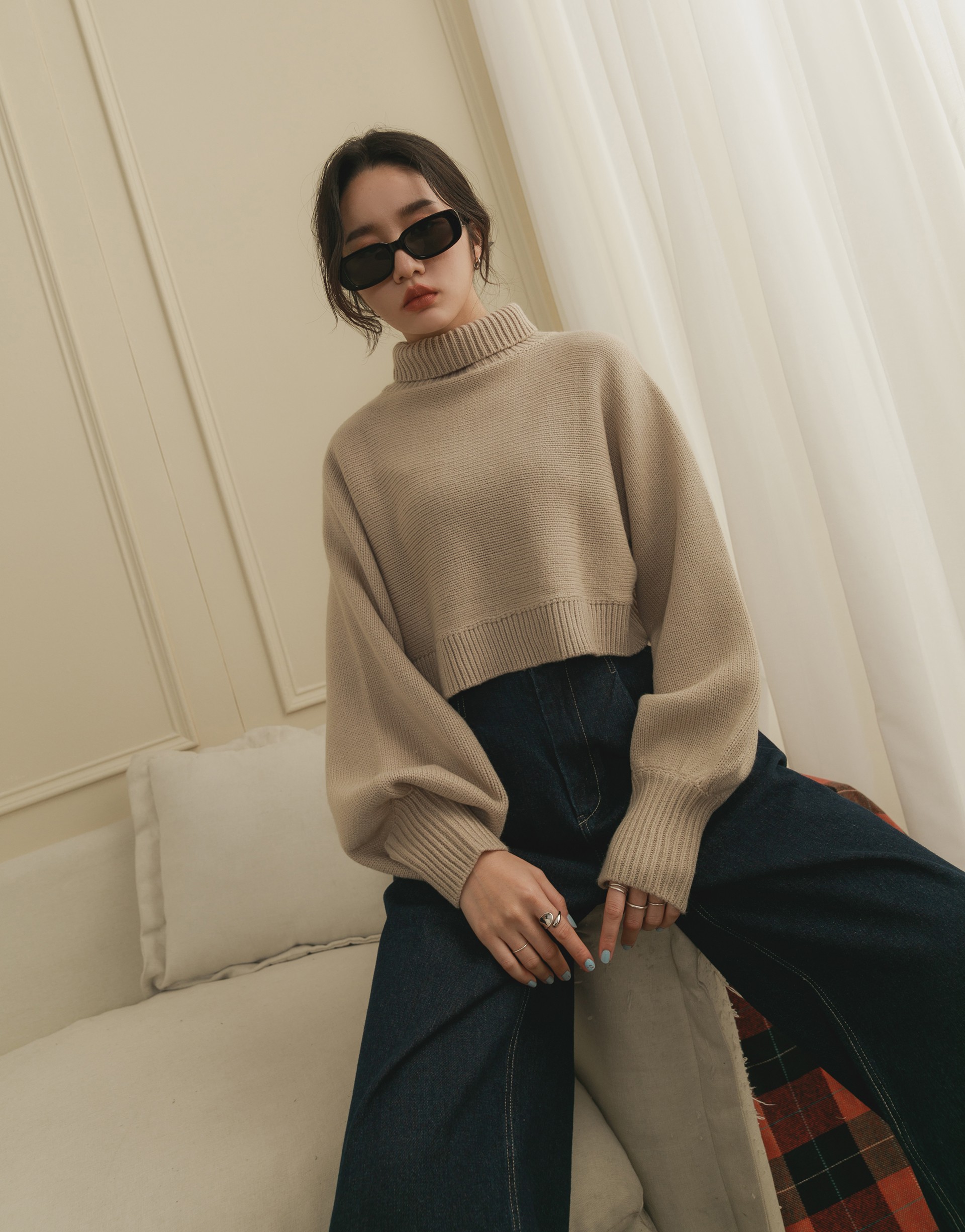 舒適厚針織/微澎袖設計/短版造型