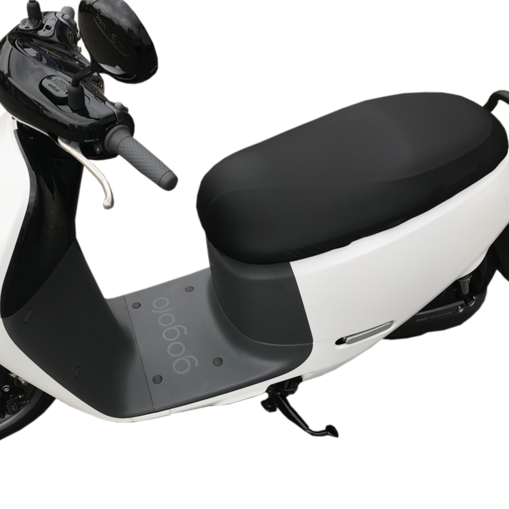 貼心小提醒： 通常剛開始安裝的時候會有比較緊的情形，我們可以先扣一個扣子先加以固定，過兩天後我們Cover-U的椅墊套會變得更有延展性，屆時再扣上另一個扣子並做微調即可，不用擔心拉壞，我們的布擁有非常