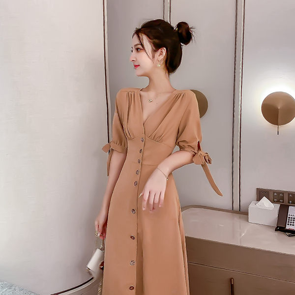 VK精品服飾 韓系復古顯瘦單排扣收腰V領氣質長版短袖洋裝