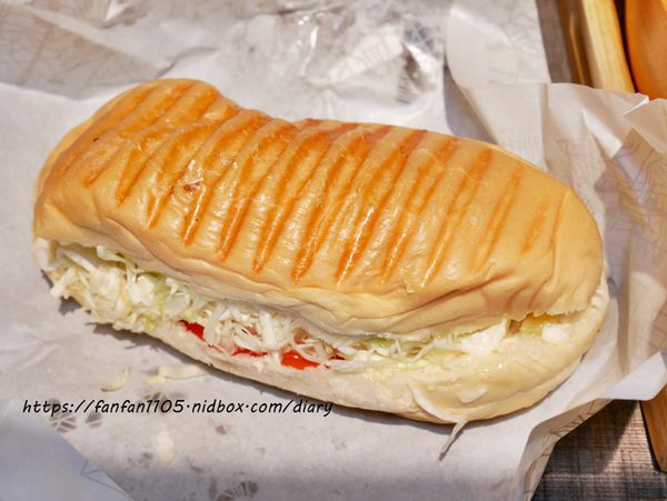 【新莊不限時咖啡廳】咖竅咖啡 Cotcha Coffee 新莊中和店 #輕食 #拖鞋堡 #黑潮白玉鮮奶 #黃金曼巴拿鐵 (12).JPG