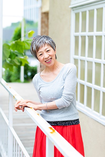 年齢別 グレイヘアカタログ 40代から70代まで おしゃれなグレイヘア女性の移行エピソード ハルメク365