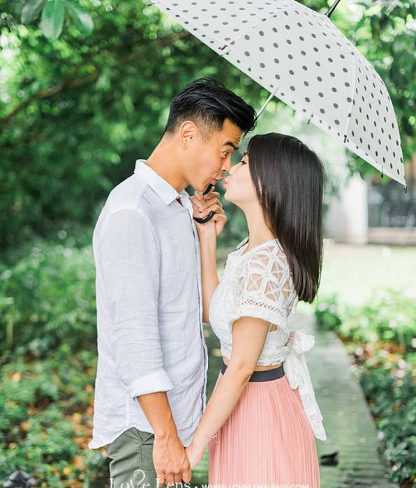 13 Foto Prewed Romantis ala Seleb yang Gak Banyak Properti