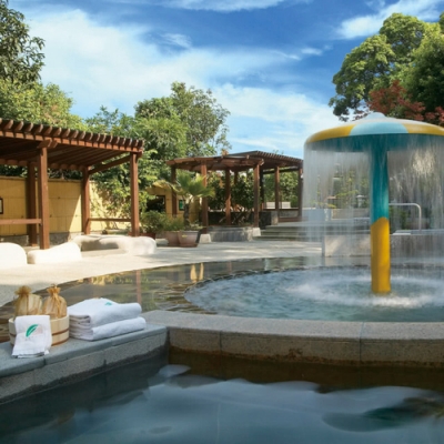 堪稱國內最豪華的溫泉設備露天風呂功能池的SPA水療設施泡露天風呂有九種spa池可享受 名人加持，北投知名酒店！！假日不加價無使用期限本商品採郵局掛號方式寄送